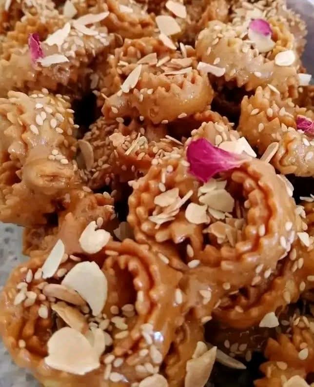Chebakia de Almendra – Crujiente, Aromática y Bañada en Miel